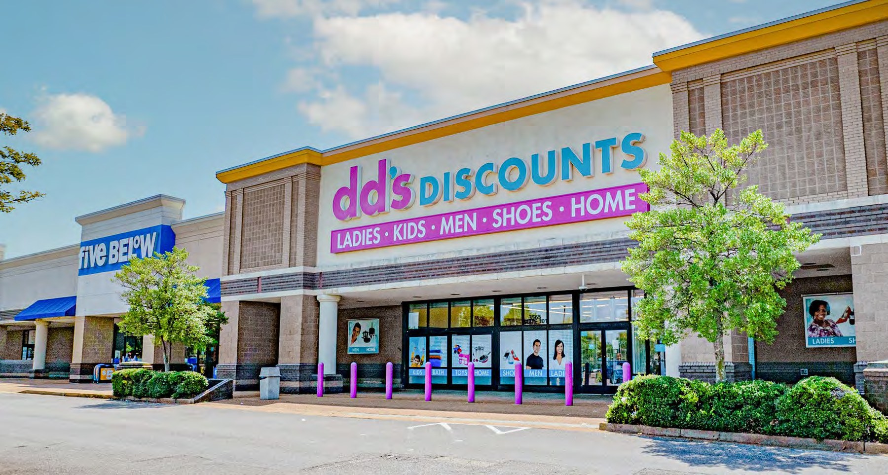 dd's DISCOUNTS storefront at Cross Creek